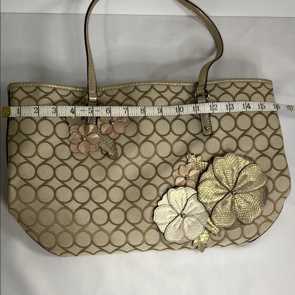 Nine West Cream and Pink Totes Elegant and Spacious - Picture 10 of 10